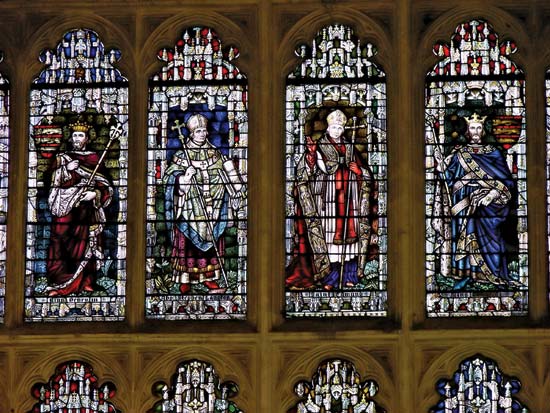 شیشه استیند گلاس در کلیسای جامع کانتربری انگلستان. چارسیک