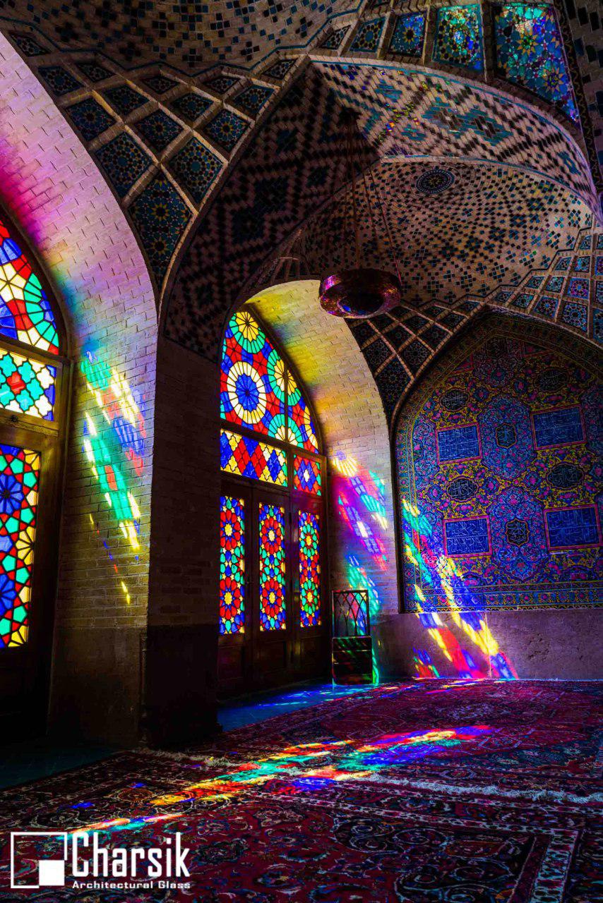نقش و تاثیر نور در معماری های مذهبی مسیحیت و اسلام. مسجد نصیرالملک