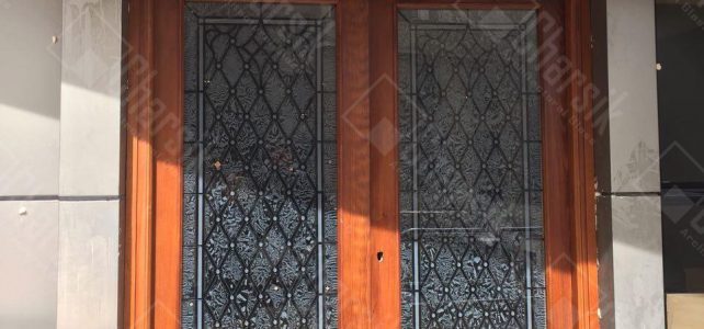 درب لابی چوبی و شیشه تزئینی چارسیک